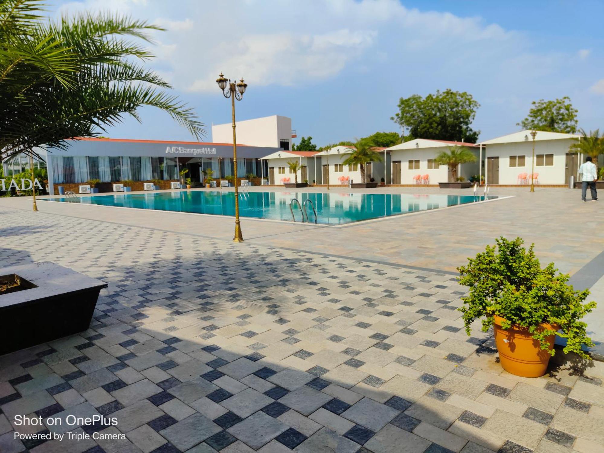 Vss Lawns & Resorts Llp Shahada Bagian luar foto