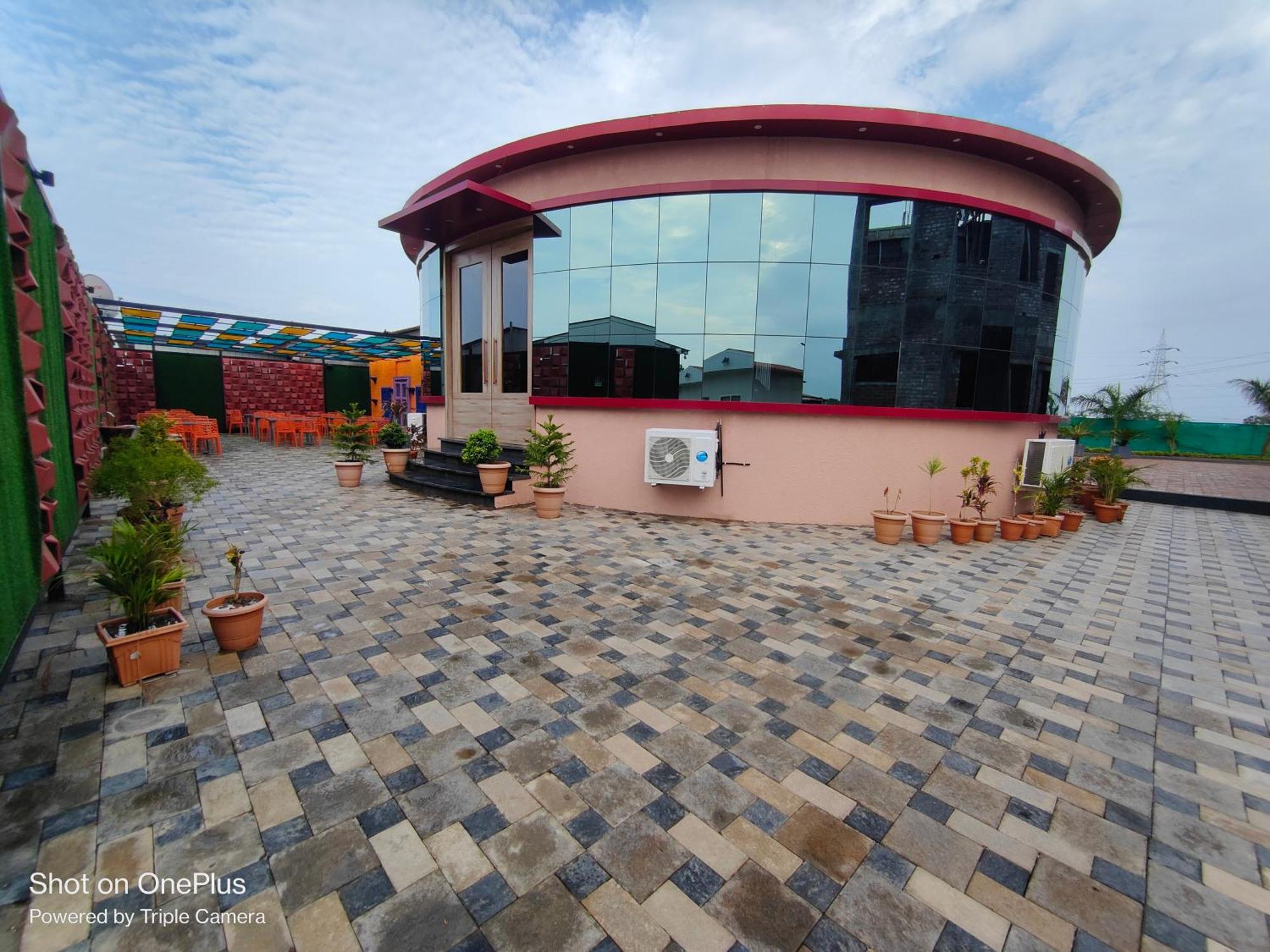 Vss Lawns & Resorts Llp Shahada Bagian luar foto