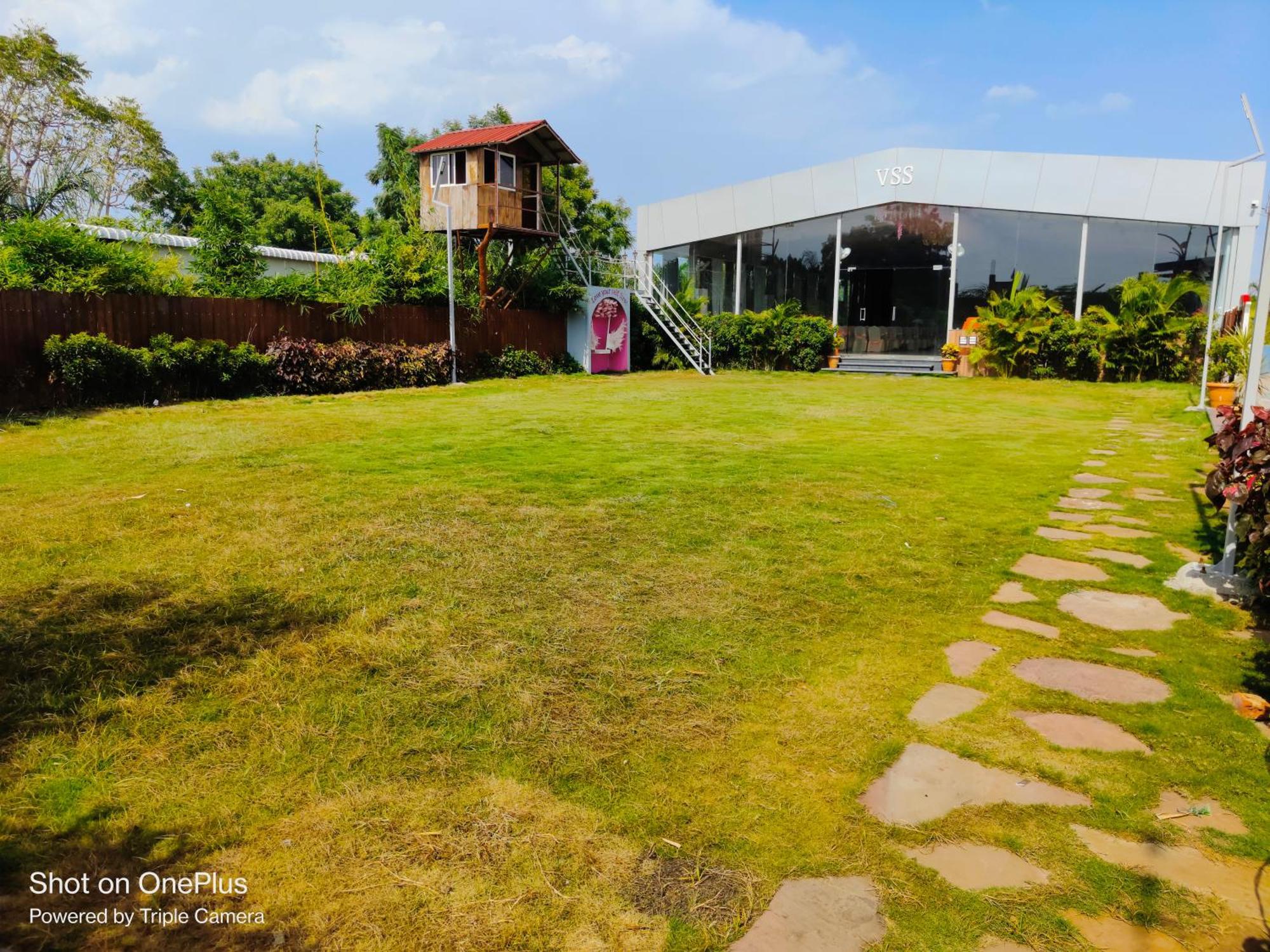 Vss Lawns & Resorts Llp Shahada Bagian luar foto