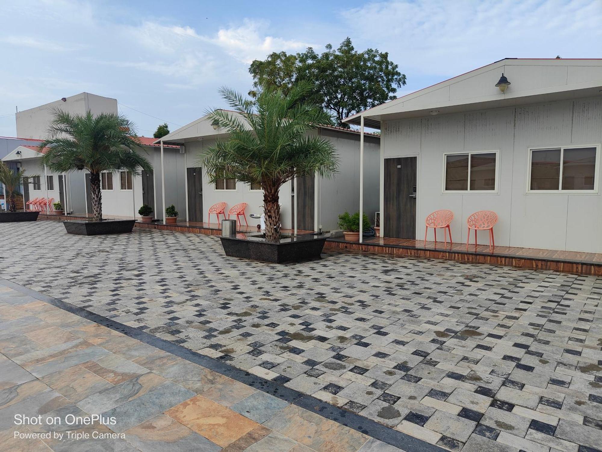 Vss Lawns & Resorts Llp Shahada Bagian luar foto